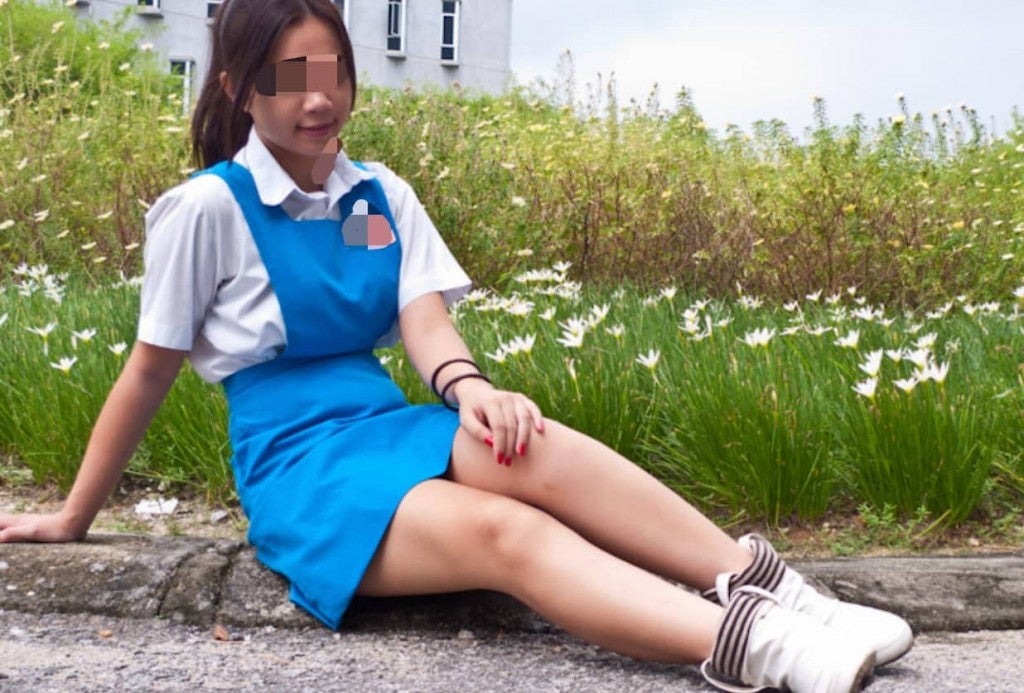 More And More Malaysian School Girls Stripping Online To Prove Their Self-Worth - World Of Buzz 2