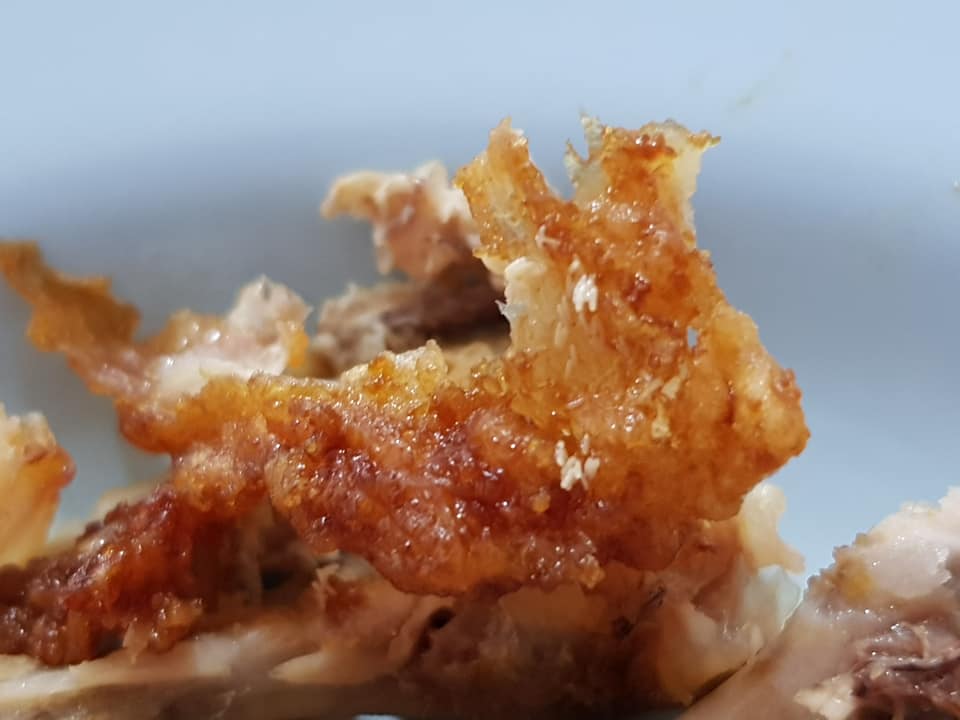M'sian Grossed Out After Discovering Fly Eggs On Half-Eaten Korean Fried Chicken - WORLD OF BUZZ