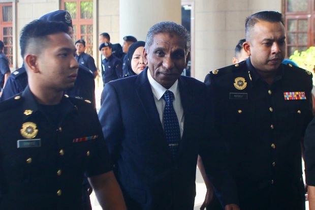 Najib & Ex-Treasury Secretary-General Charged For Misappropriating Over RM6bil In Just 1 Year - WORLD OF BUZZ