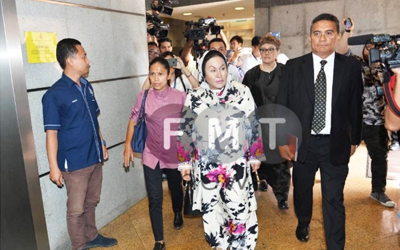 Negeri Sembilan Palace Has Just Stripped Najib &Amp; Rosmah Of Their Titles - World Of Buzz 2