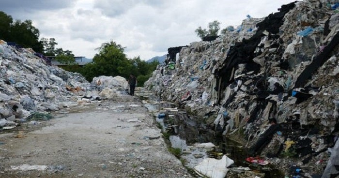 Plastic Waste From The Uk Intended For Recycling Found Dumped In Peninsular Malaysia - World Of Buzz 5
