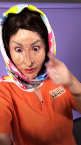 S'porean Blogger Xiaxue Transformed Herself to Look Just Like Rosmah in an Orange Jumpsuit - WORLD OF BUZZ