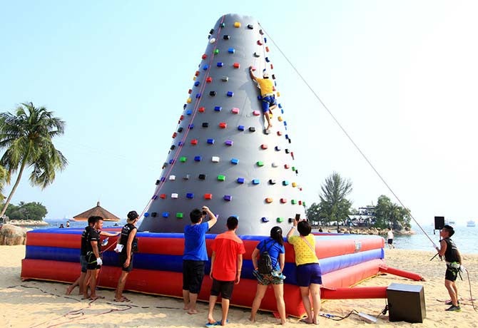 [Test] No Weekend Plans? Join Us in Shah Alam For Hot Air Balloons, Inflatable Rock Climbing and More! - WORLD OF BUZZ 3