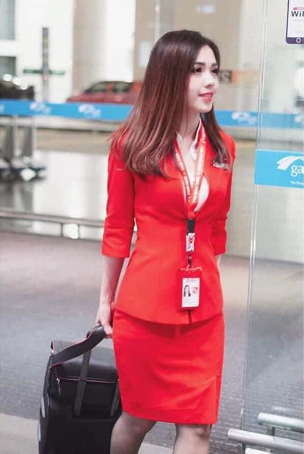 These Candid Photos Of Airasia Flight Attendant Has Netizens' Hearts Taking Flight - World Of Buzz 5