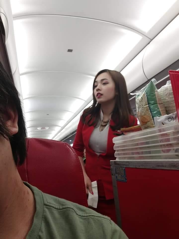 These Candid Photos of AirAsia Flight Attendant Has Netizens' Hearts Taking Flight - WORLD OF BUZZ