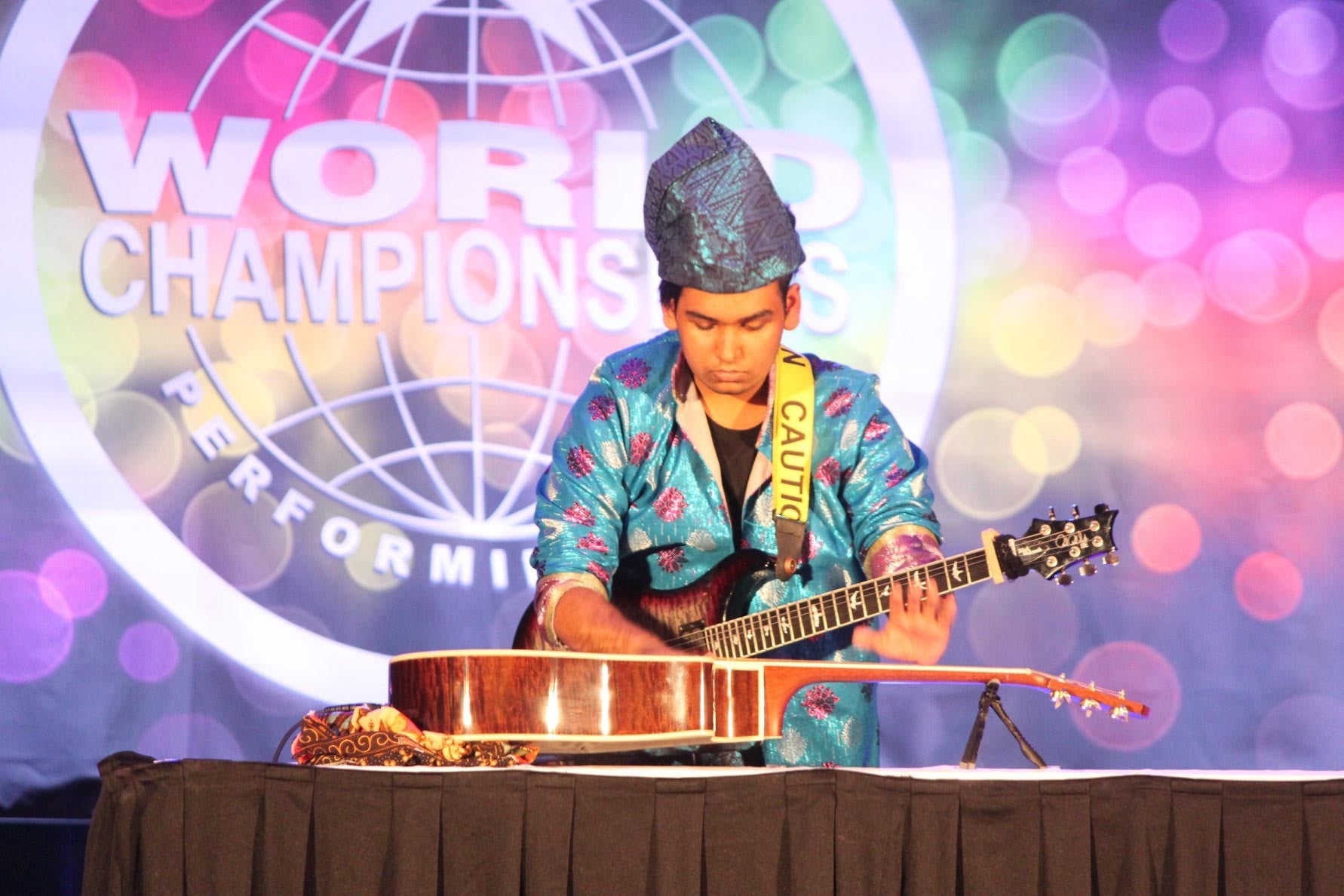 This 16yo M'sian Made It to World Championship By Playing Guitar Blindfolded and with Two Guitars - WORLD OF BUZZ 4