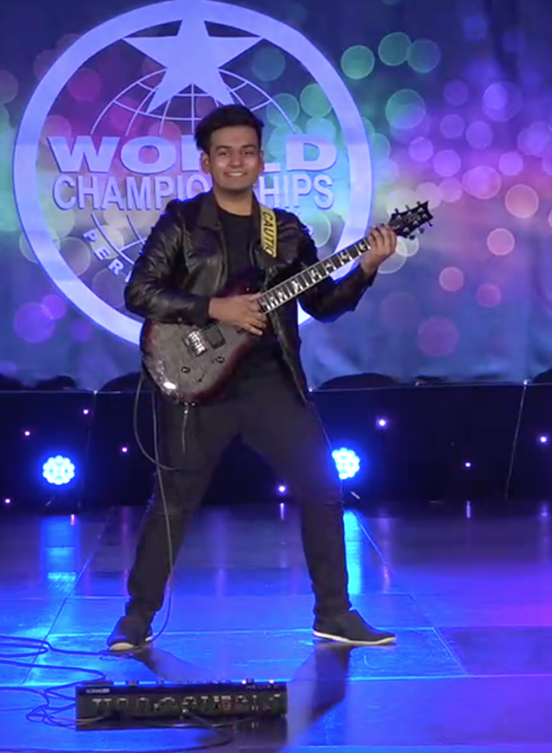 This 16yo M'sian Made It to World Championship By Playing Guitar Blindfolded and with Two Guitars - WORLD OF BUZZ 8