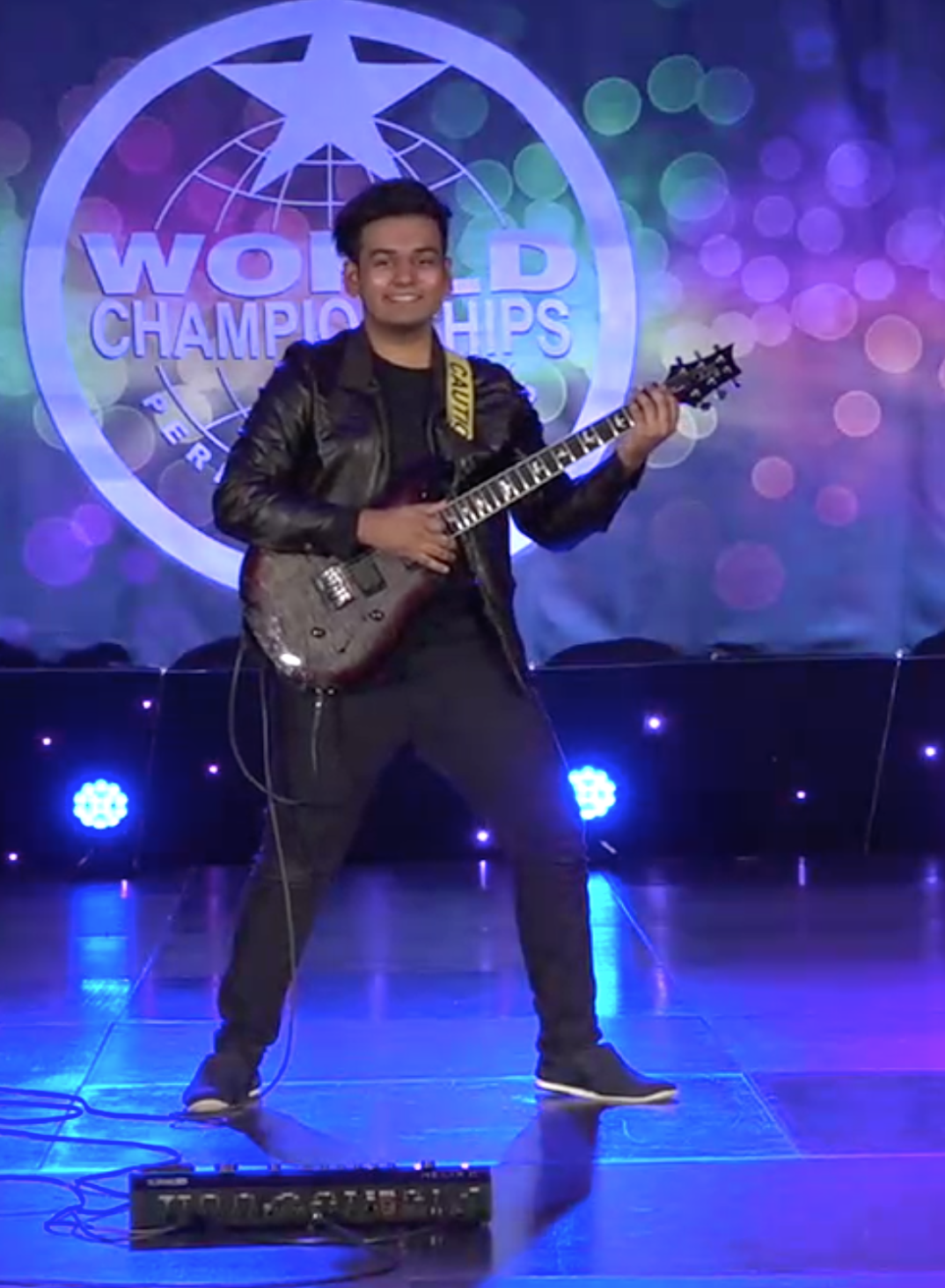 This 16Yo M'sian Made It To World Championship By Playing Guitar Blindfolded And With Two Guitars - World Of Buzz 8