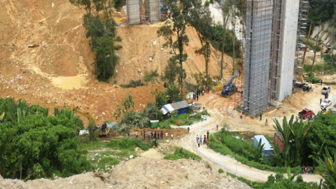 Three Dead, 12 Burried In Penang Landslide - World Of Buzz 5