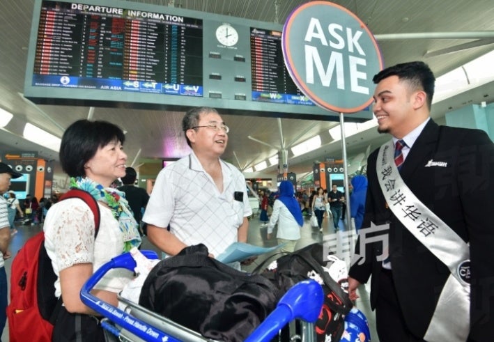 Tourists Can Now Ask For Assistance From 6 Mandarin-Speaking Staff At KLIA & KLIA2 - WORLD OF BUZZ 1