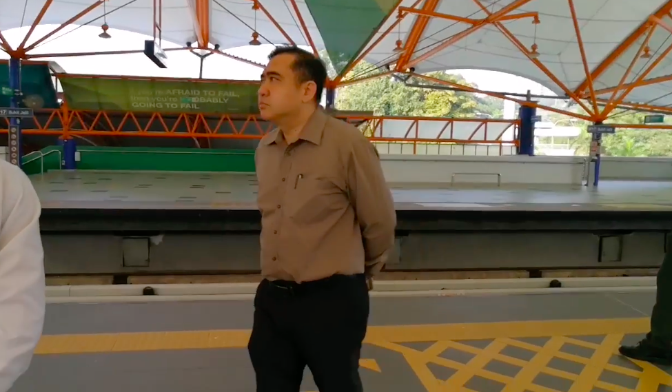 Transport Minister Conducts Spot Check By Actually Taking Lrt During Peak Hours - World Of Buzz 2