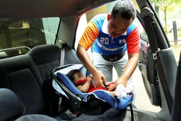 Transport Minister: Starting 2020, All Private Cars Must Have Child Car Seats Installed - World Of Buzz