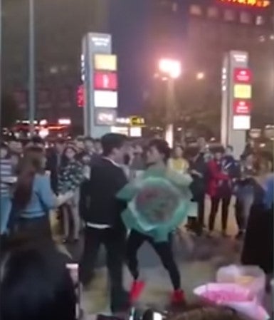 Two Men Proposed To The Same Woman At The Same Time Led Them To Brawl - World Of Buzz 2