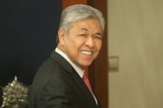 UMNO Youth Tells Zahid to Take Leave - WORLD OF BUZZ 2