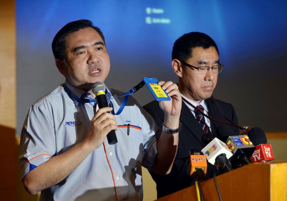 Anthony Loke: A Vip Committed A Security Breach At Klia - World Of Buzz 2