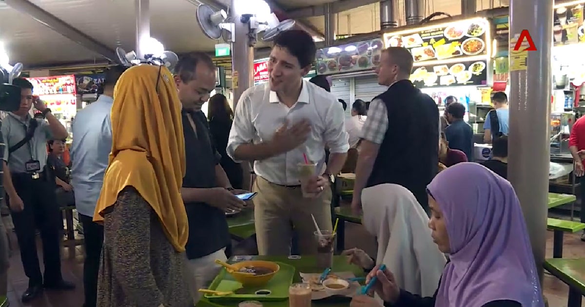 Canadian PM Spotted 'Yamcha'-ing With Locals at A Singaporean Hawker Centre - WORLD OF BUZZ