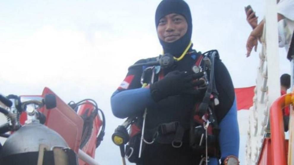 Diver Sadly Passes Away During Search Mission For Crashed Lion Air Plane - World Of Buzz