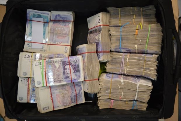 Malaysia Air Steward Jailed For 12 Months For Trying To Smuggle RM800k out of Britain - WORLD OF BUZZ 1