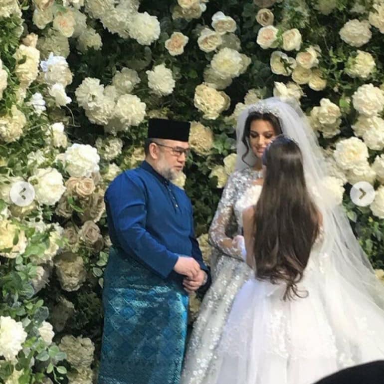 Malaysian Social Media Buzzing With YDP Agong Beautiful Wedding Pictures - WORLD OF BUZZ 1