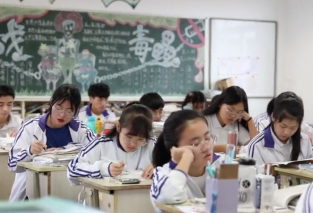 Male Teacher In China Records Female Students' Menstrual Cycle So That He Could Treat Them Better - WORLD OF BUZZ 2