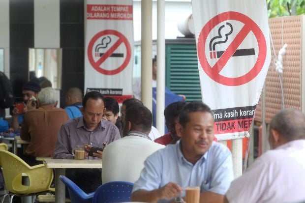 MOH: Smokers Will Get 6 Months Grace Period Before Ban is Strictly Enforced At Eateries - WORLD OF BUZZ 1