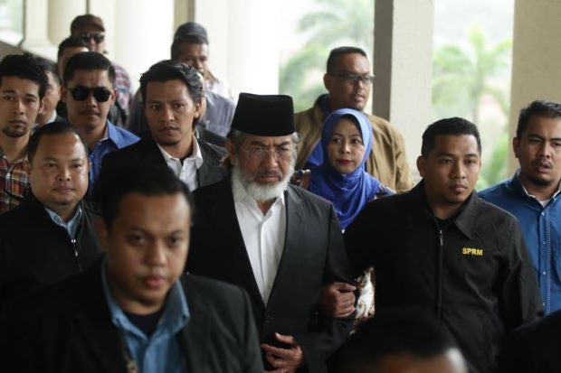 Musa Aman Allegedly Pocketed RM264mil of Logging Bribes With Six Banks And Six Proxies - WORLD OF BUZZ 2