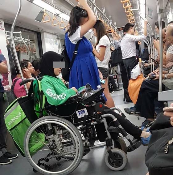 Netizens Praise Wheelchair-Bound Food Delivery Woman For Her Determination In Doing Her Work - World Of Buzz 1