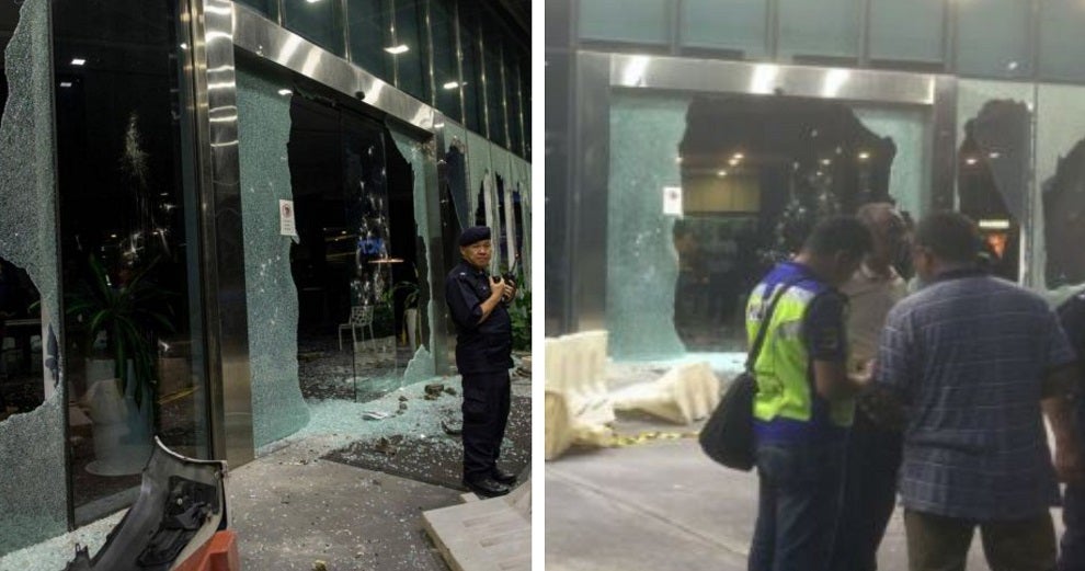 One City Mall Vandalised A Day After Group Attacked Seafield Temple, Fireman Critically Injured - WORLD OF BUZZ 1