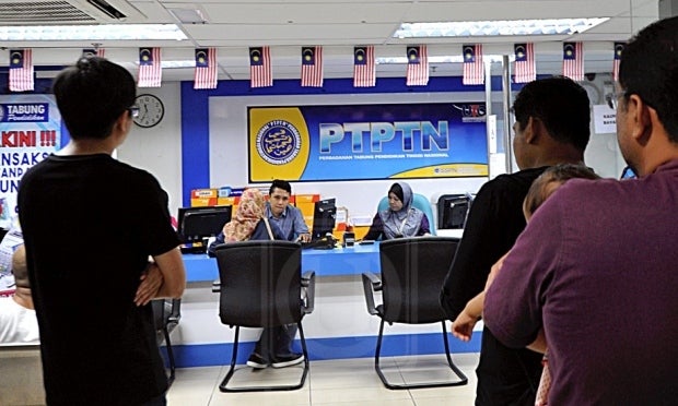PTPTN Borrowers Will Have 2% Of Their Salaries Deducted Once They Start Earning RM2,000 A Month - WORLD OF BUZZ 1