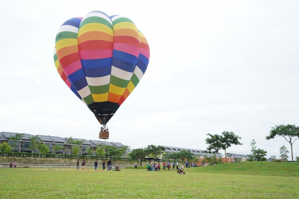 [Test]Hot Air Balloons, Int'l Artists and More Awaits You at M’sia’s First Outdoor Lakeside Concert in Shah Alam! - WORLD OF BUZZ 8