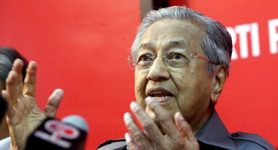 Tun M: "I Did Not Receive Any Official Confirmation That The YDP Agong Got Married" - WORLD OF BUZZ 1