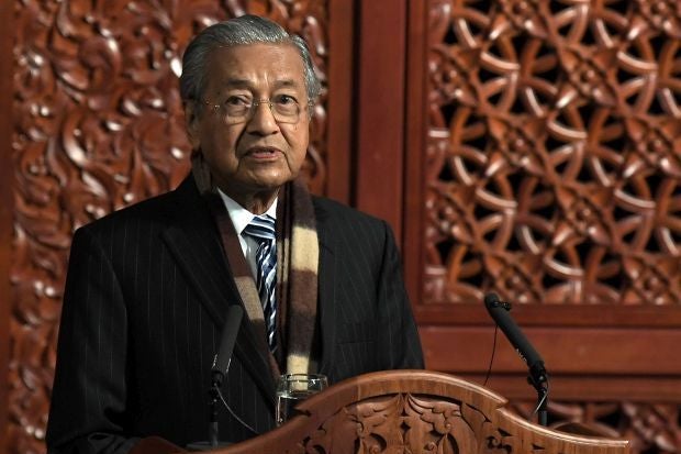 Tun M: Time For Government And Private Offices To Allocate 15 Minutes For Exercise At - World Of Buzz