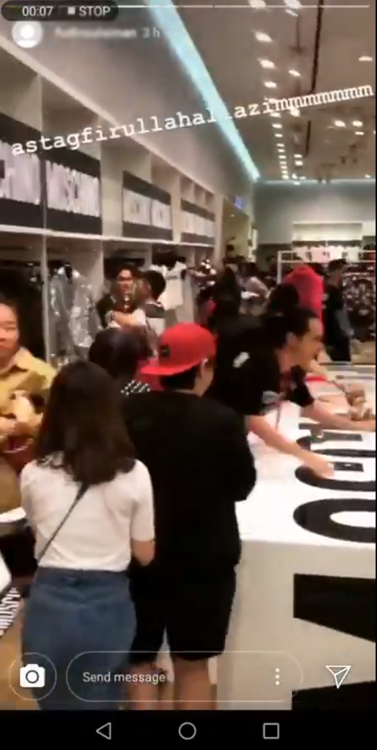 Watch How M'sians Go Crazy During Launch of Limited Edition Moschino at H&M Avenue K - WORLD OF BUZZ