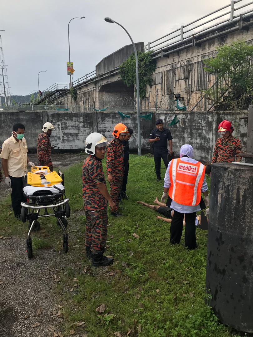 17yo Boy Sneaks Inside Sewage Plant in Ampang to Commit Suicide, Accidentally Hurts His Waist - WORLD OF BUZZ 1