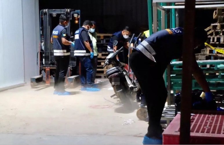 Foreign Worker Doesn't Get Paid, Goes on Rampage & Slashes Colleagues in Penang Factory - WORLD OF BUZZ