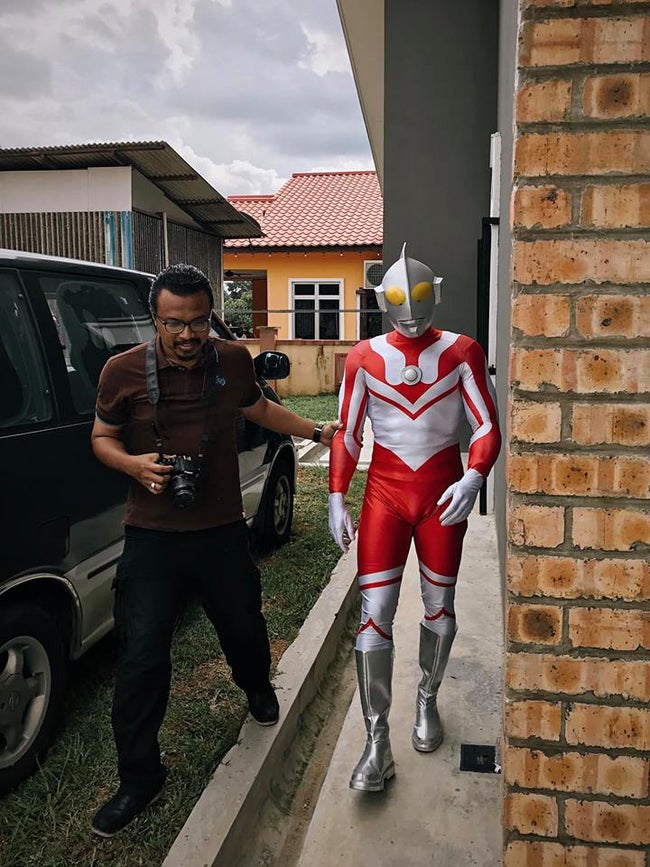 M'sian Heartwarmingly Gets Ultraman To Visit Brother With Disabilities, Totally Makes His Day - World Of Buzz 1