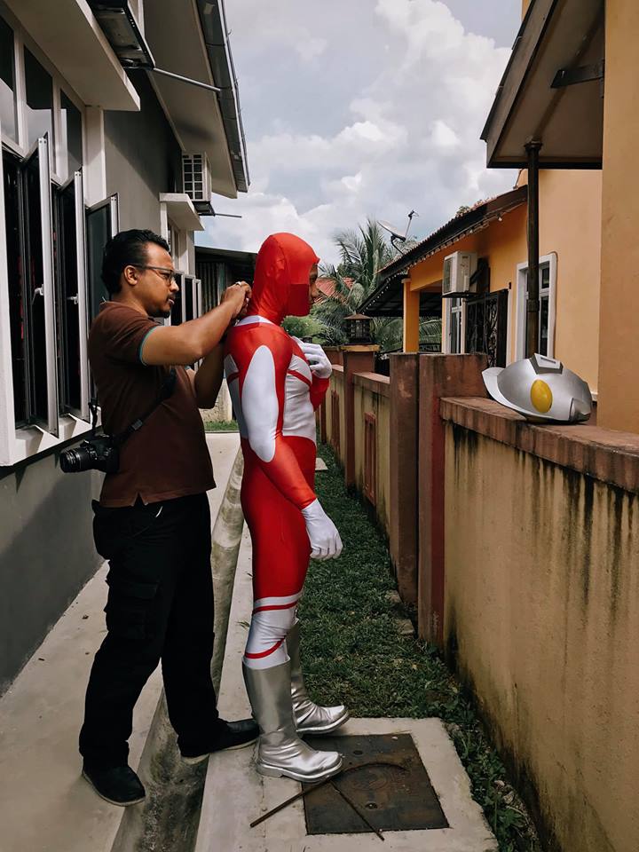 M'sian Heartwarmingly Gets Ultraman to Visit Brother with Disabilities, Totally Makes His Day - WORLD OF BUZZ
