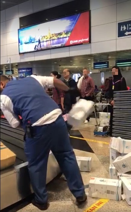 Netizen Shocked By KLIA Staff Throwing Boxes of Zam Zam Water On Floor, Here's What Staff Says - WORLD OF BUZZ