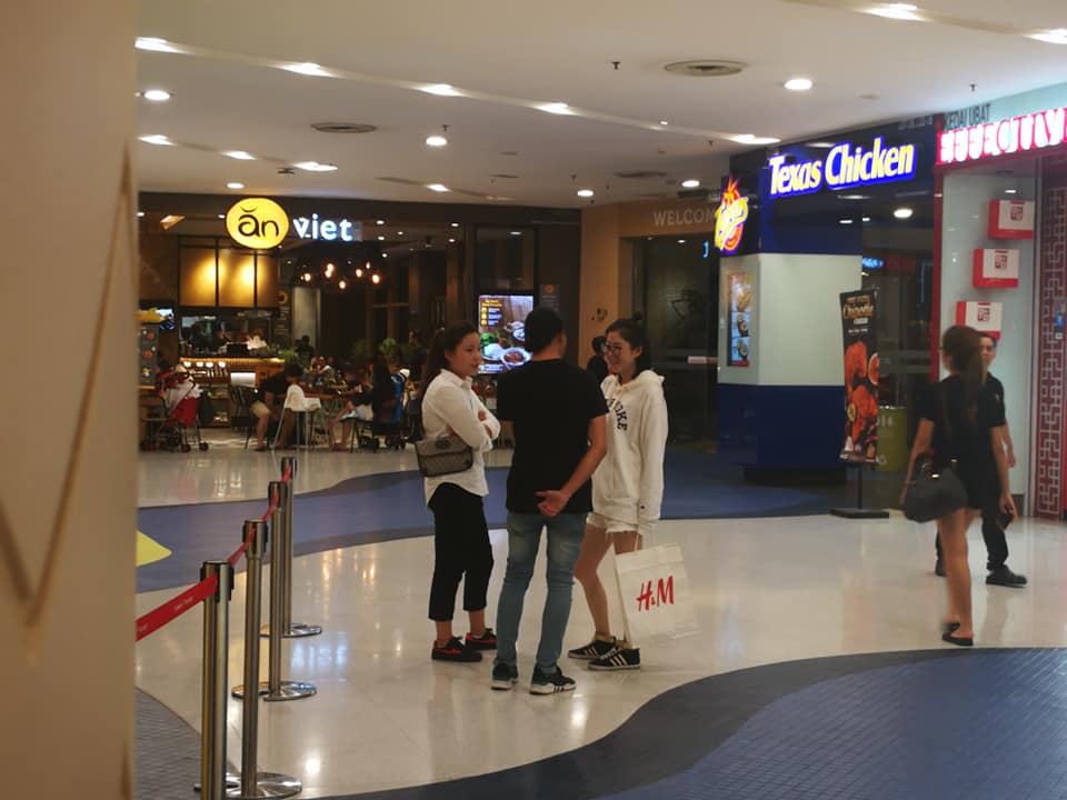 Scam Alert: Mall &Quot;Tourists&Quot; Preying On Malaysians' Kind-Heartedness - World Of Buzz 4