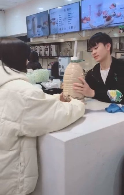 Viral Video Showing "Most Extravagant Way Of Drinking Bubble Tea" Has Got Netizens Amused - WORLD OF BUZZ 1