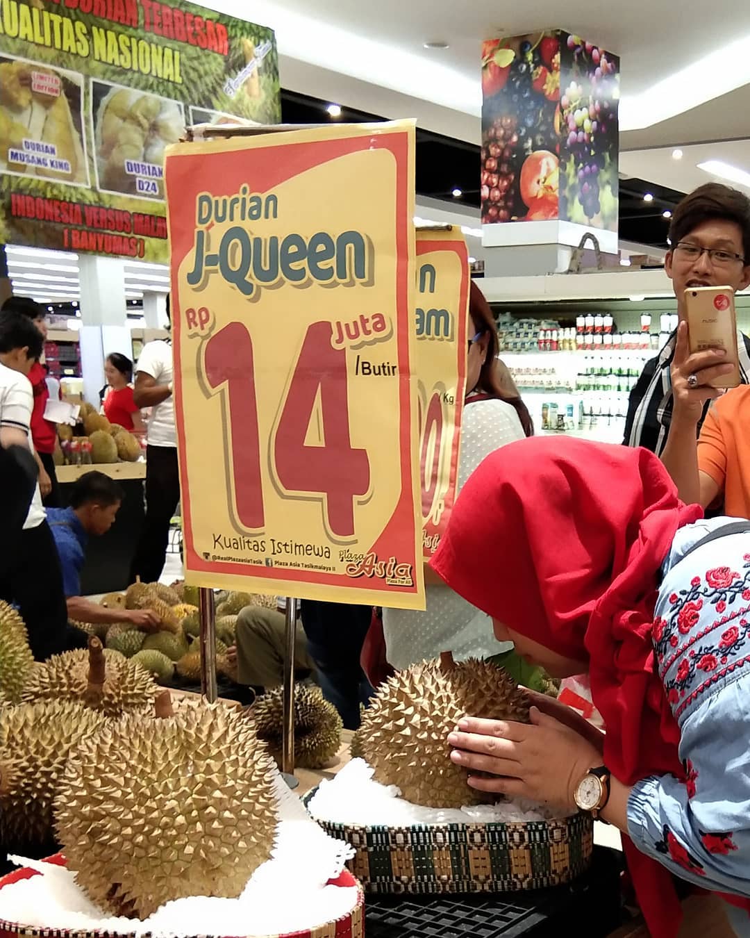 4k Durian - WORLD OF BUZZ 2