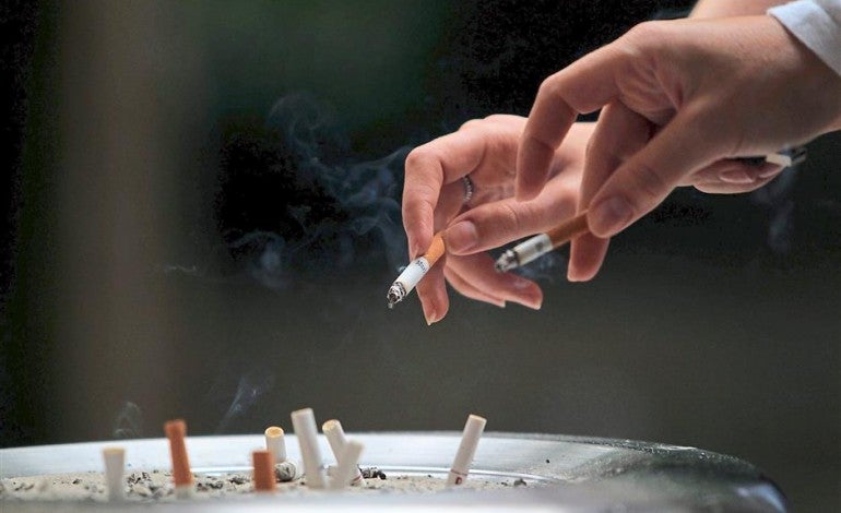 A Kelantan Woman Just Got Sentenced to 1 Month in Jail For Smoking at A Parking Lot - WORLD OF BUZZ 1