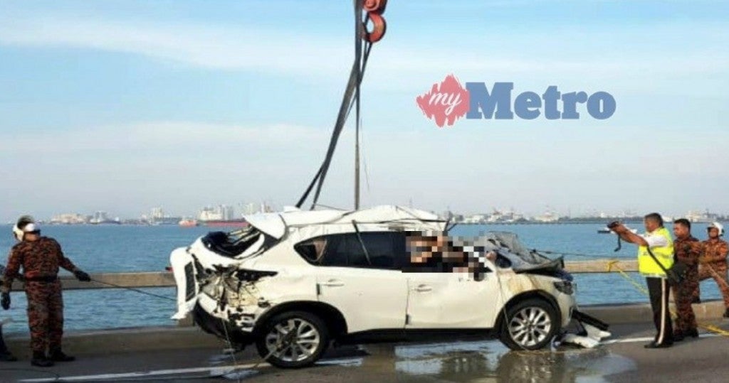 BREAKING: SUV in Penang Bridge Crash Finally Recovered, Victim's Body ...