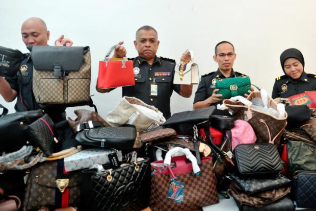 Guchi and Plarda: Cops Bust Four Outlets Pawning Counterfeit Luxury Bags In JB - WORLD OF BUZZ 1