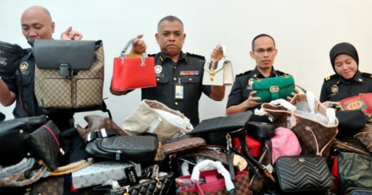Guchi And Plarda: Cops Bust Four Outlets Pawning Counterfeit Luxury Bags In Jb - World Of Buzz 2