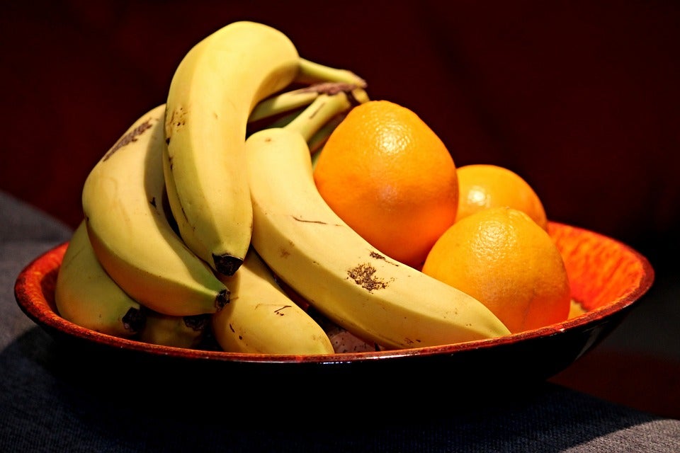 Man Suffers Sudden Paralysis After He Consumed 2.5kg of Bananas & 3kg of Oranges in a Week - WORLD OF BUZZ 2