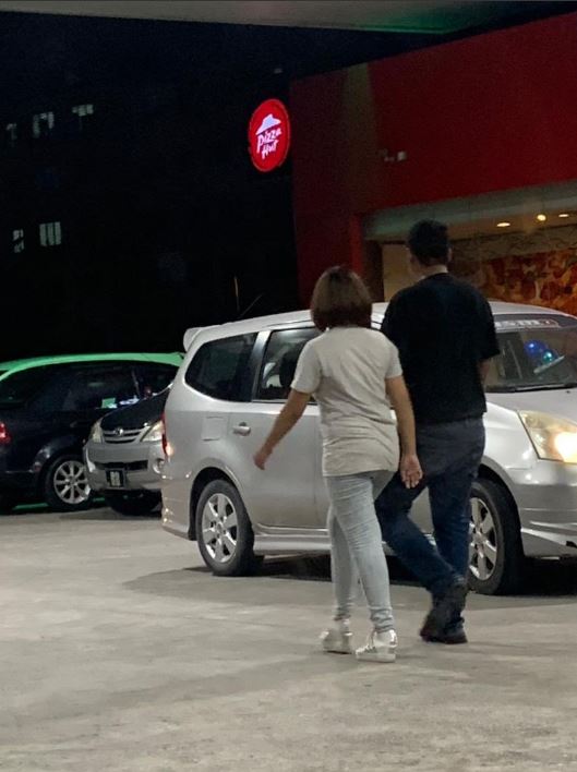 M'sian Encounters Couple Using Same Story A Year Ago Trying To Scam Them In Setia Alam Petrol Station - World Of Buzz 2