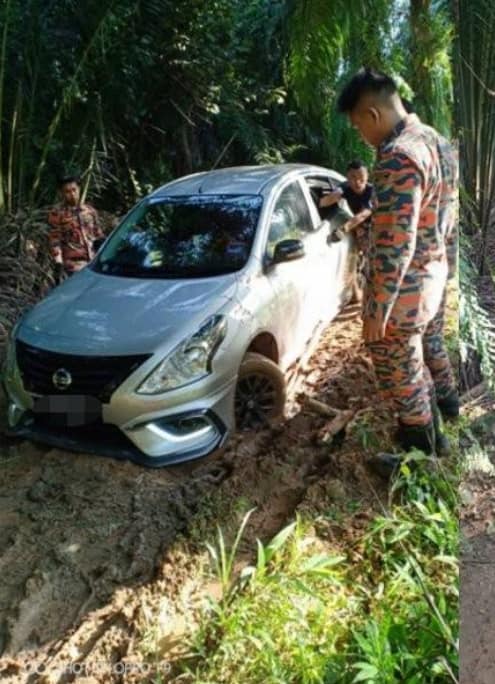 M'sian Gets Lost in Selangor And Had to Be Rescued After Blindly Following Waze - WORLD OF BUZZ