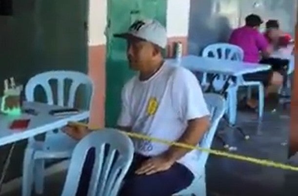Smoker Uses A Measuring Tape To Smoke 3 Meters Away From A Restaurant - World Of Buzz 5