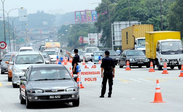 Starting Jan 29, You Will Get RM300 Summons For These 6 Traffic Offences During Ops Selamat 14 - WORLD OF BUZZ 2